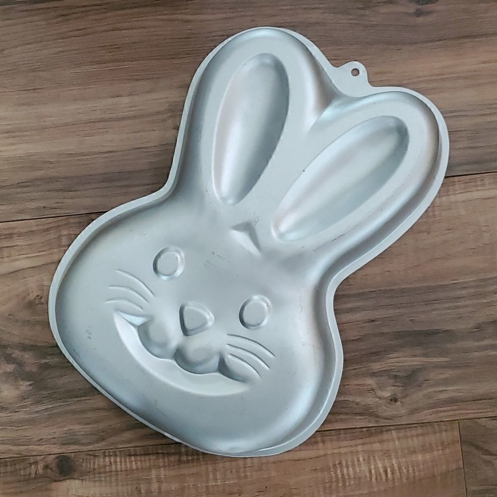 Wilton | Bunny Cake Pan - Picture 3 of 3